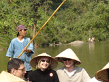 Floating-Tour durch die wunderschöne Landschaft Thailands