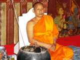 Einer von 300.000 Mönche die in 27.000 Wats leben